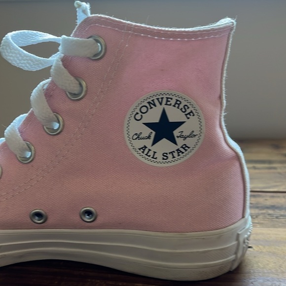 Women’s Converse Chuck Taylor Sneakers - Size 5 1/2 - Picture 7 of 7